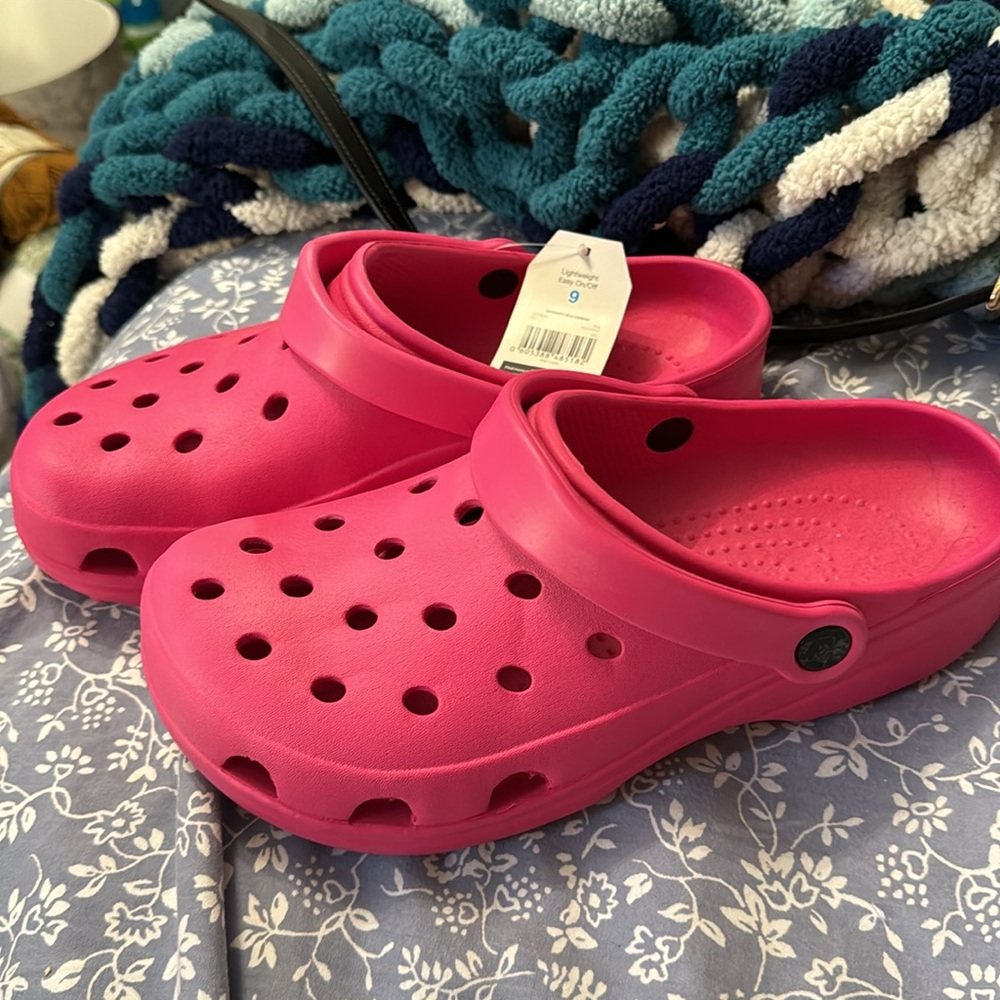 Crocs - Picture 2 of 3